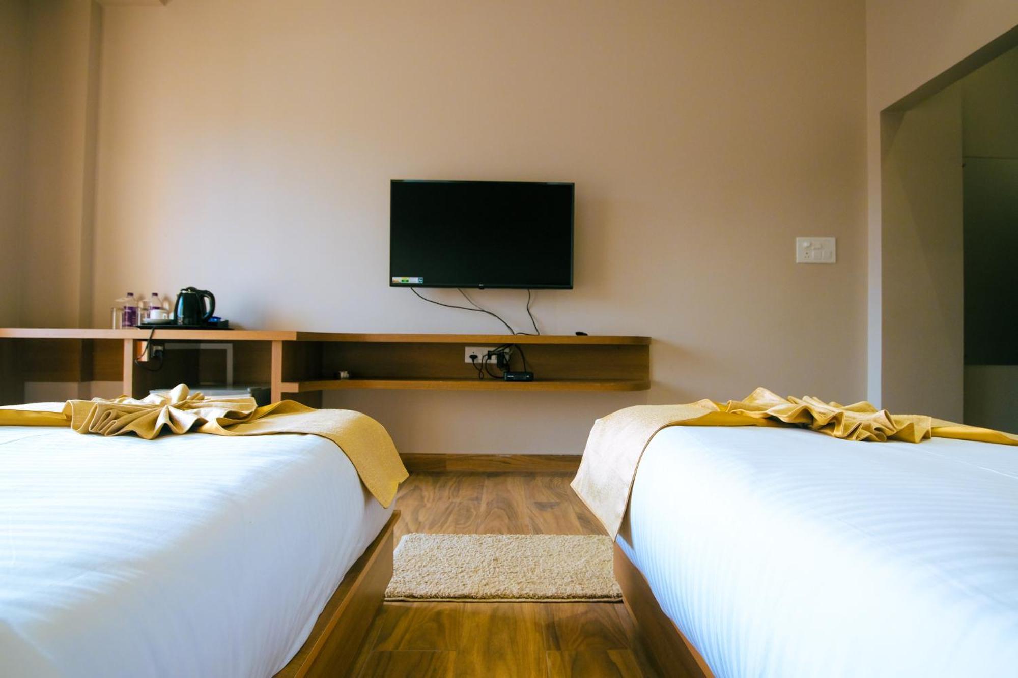 Finn'S Weaver Resort, Kaziranga Exterior photo