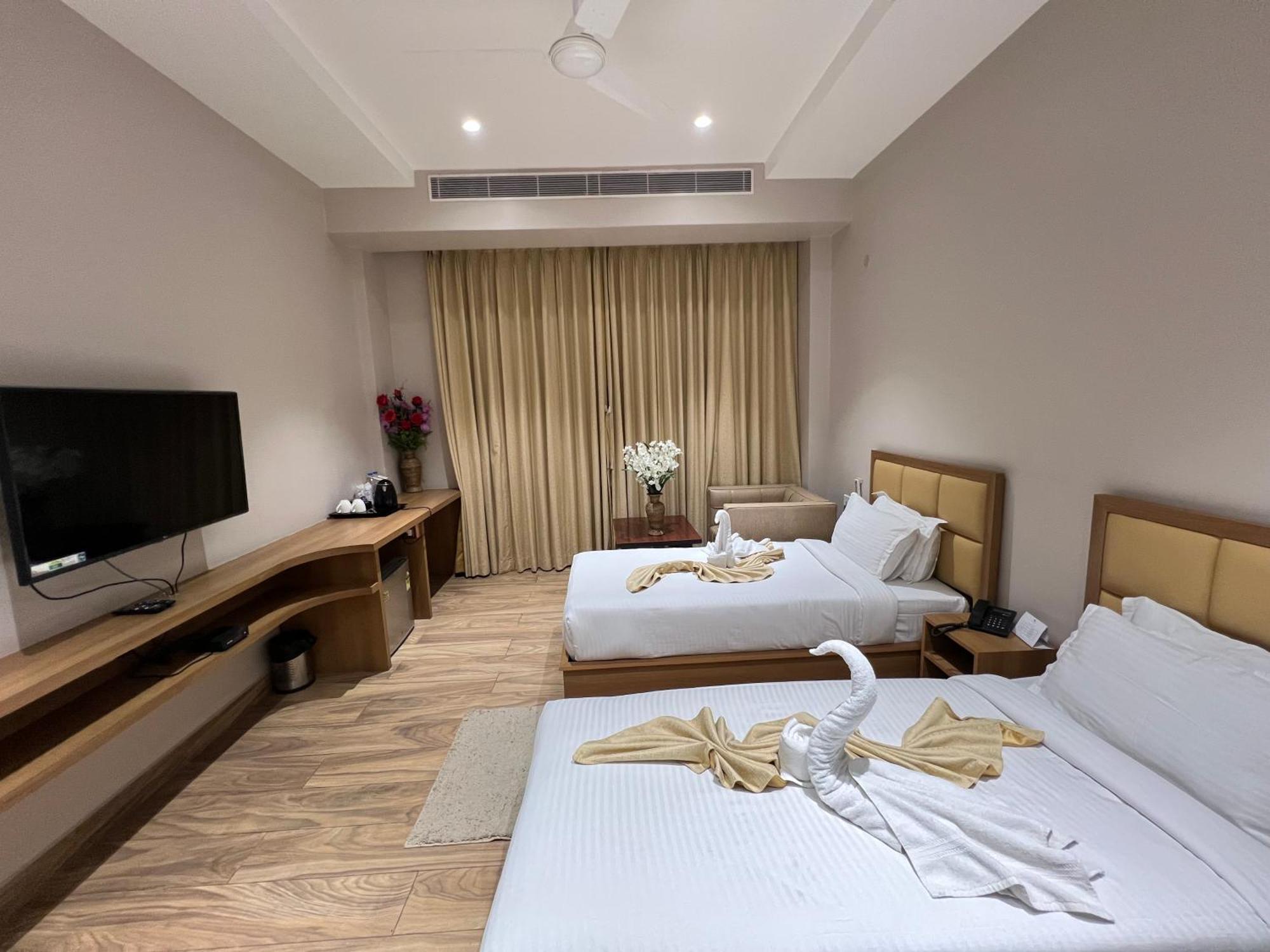 Finn'S Weaver Resort, Kaziranga Exterior photo